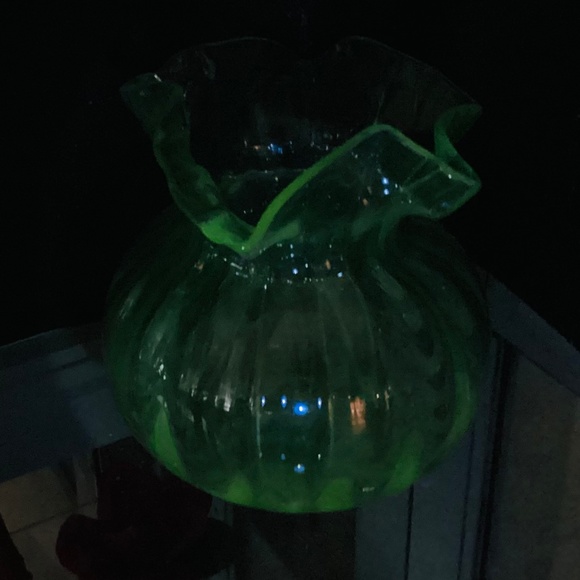 Cranberry Ruffled Hand Blown Art Glass by Two’s Company Glows - Picture 8 of 9